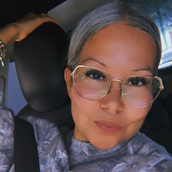 Meet your Posher, Vee - Picture 5 of 5